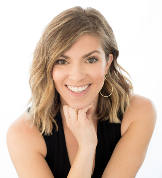 <strong>Amanda Scott (Certified Makeup Artist)</strong>
